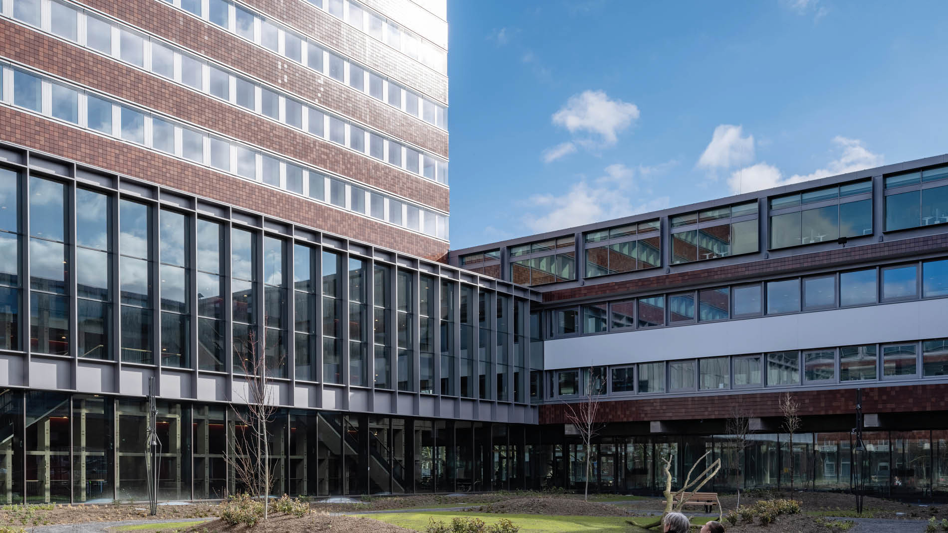 DNB hoofdkantoor buitenkant tuin